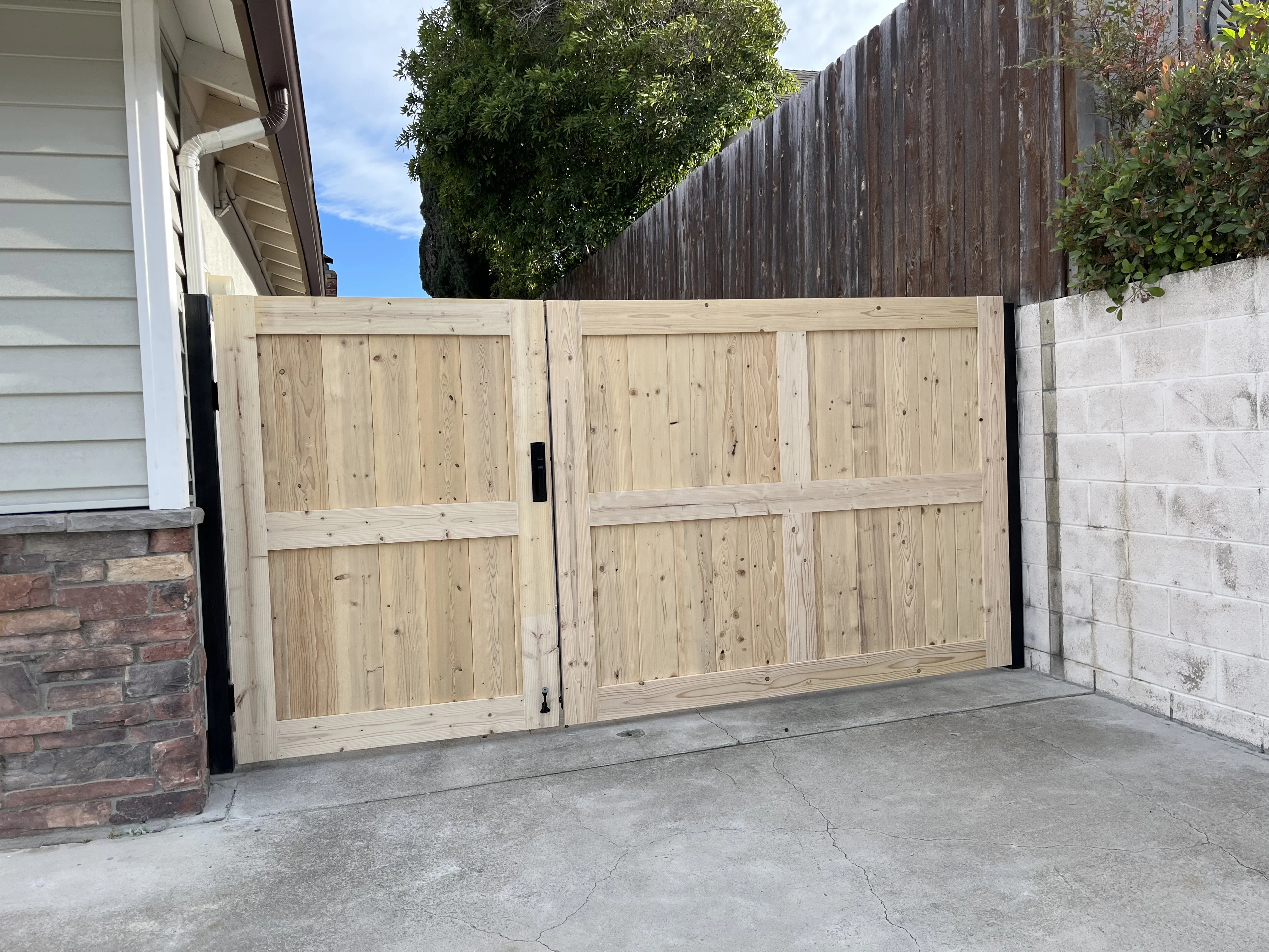 After photo of custom wood fence installation in San Juan Capistrano, CA by Lobato Landscaping