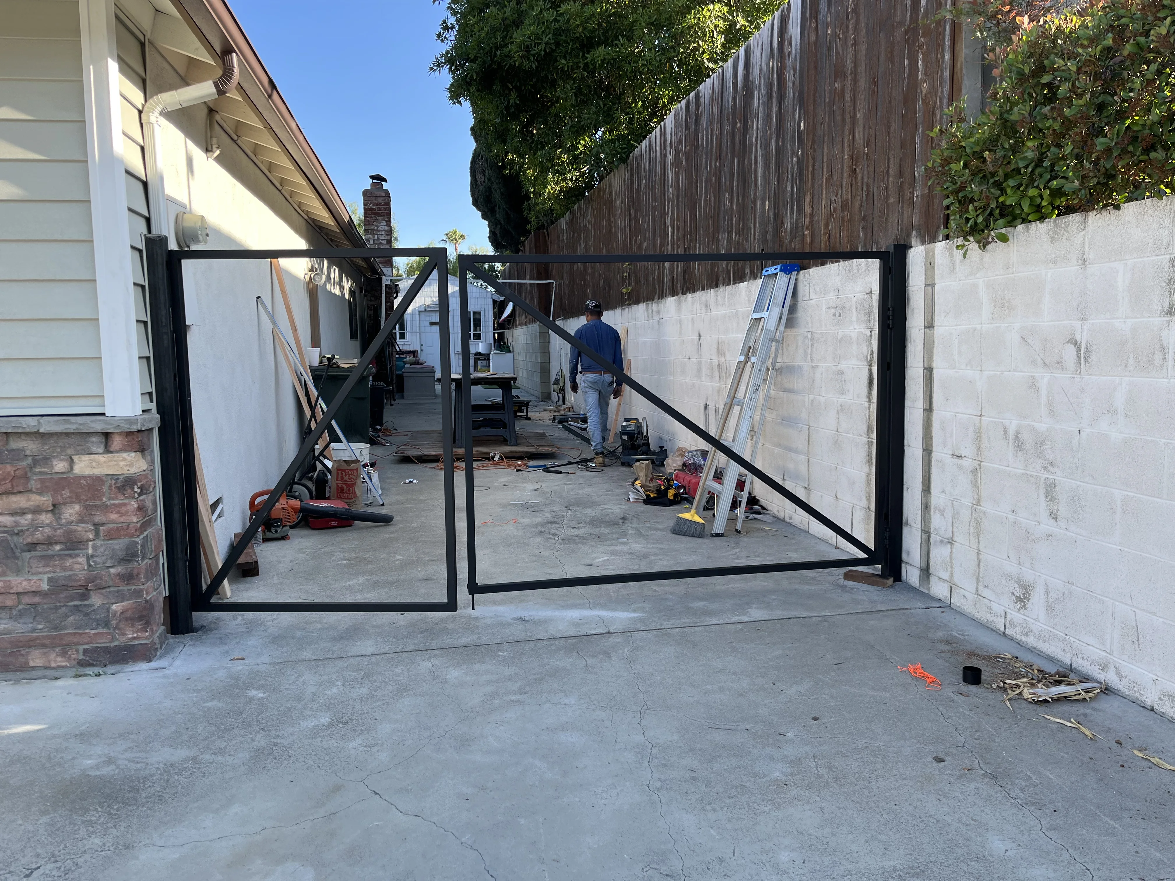 Before photo of aging wood fence project in San Juan Capistrano, CA by Lobato Landscaping